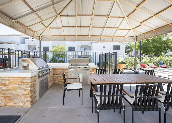 Hidden Gem In 2 Bed, 2 Bath *